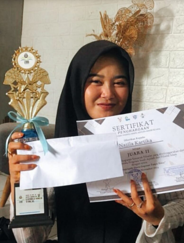 NAZILA KARTIKA Harumkan Univeritas Pamulang Serang Dengan Juara solo Vocal