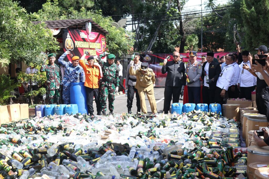 Polres Subang Gelar Apel Pasukan Operasi Lilin Lodaya 2024, & Pemusnahan Narkoba, Miras, Knalpot Bising, dan Petasan