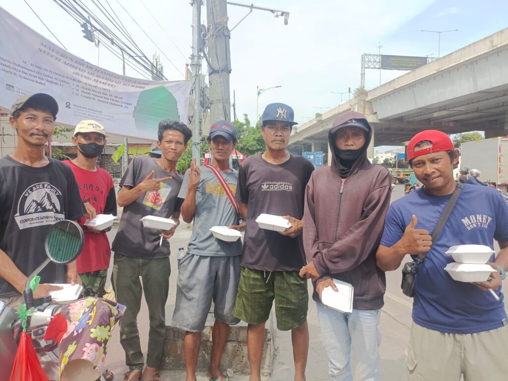Dengan Senyum Hangat Umi Imas Inspirasi Terus Berbagai Kepada Sesama