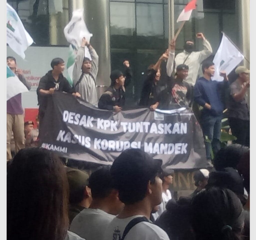 KAMMI Demo Di Gedung KPK Desak Segerah Tuntaskan Kasus Korupsi di KPK dan Mendesak Tangkap Harun Masuki