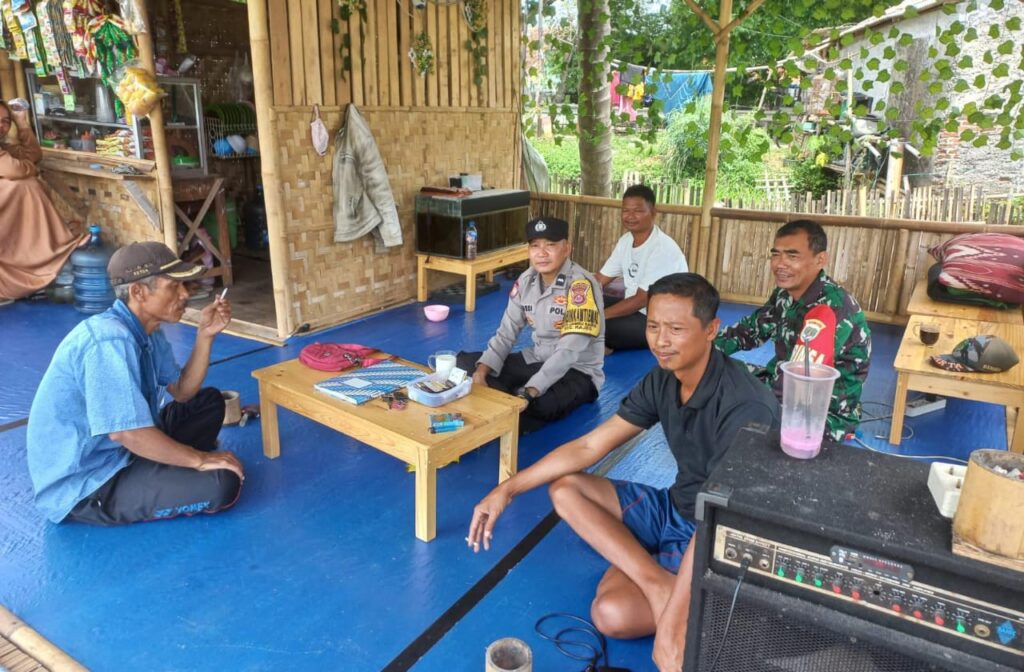 Babinsa Jambu Karya Gelar Komsos Bersama Masyarakat