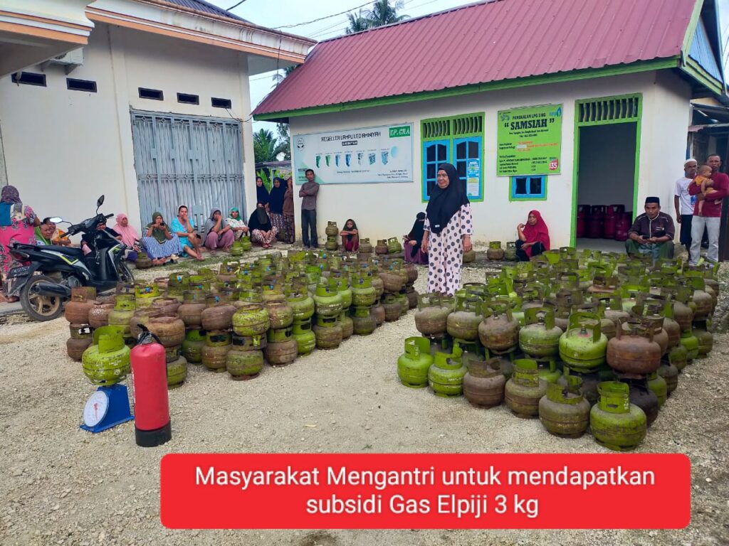 PANGKALAN SUBSIDI GAS LPG 3 Kg DI SERBU WARGA MASYARAKAT TOPOGARA