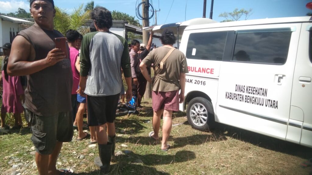 Dua pemuda Tewas diduga Korban Kecelakaan.