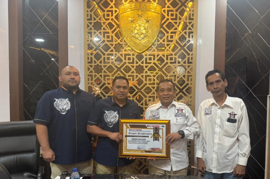 Ungkap Pemalsuan MinyaKita, Rahmad Sukendar Beri Penghargaan BPI Award kepada Ditreskrimsus Polda Banten