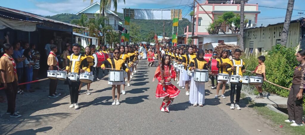 PERFORMA DRAMBAND SMPN 1 REOK TAMPIL MEMUKAU  DI HUT KE-10 KEVIKEPAN REO”