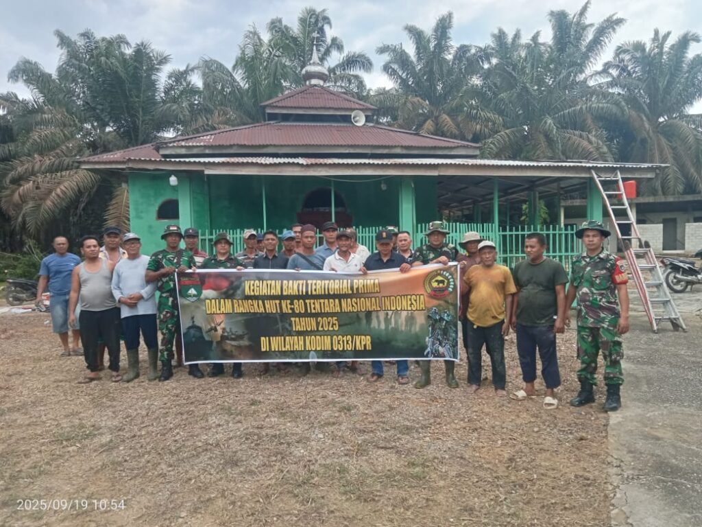 Babinsa Desa Kabun dan Warga Gelar Karya Bakti Sambut HUT ke-80 TNI