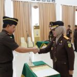 Kajati Kepri Pimpin Upacara Pelantikan dan Pengambilan Sumpah Jabatan Wakajati Baru, Dorong Kinerja Humanis dan Berintegritas IMG-20251204-WA0107