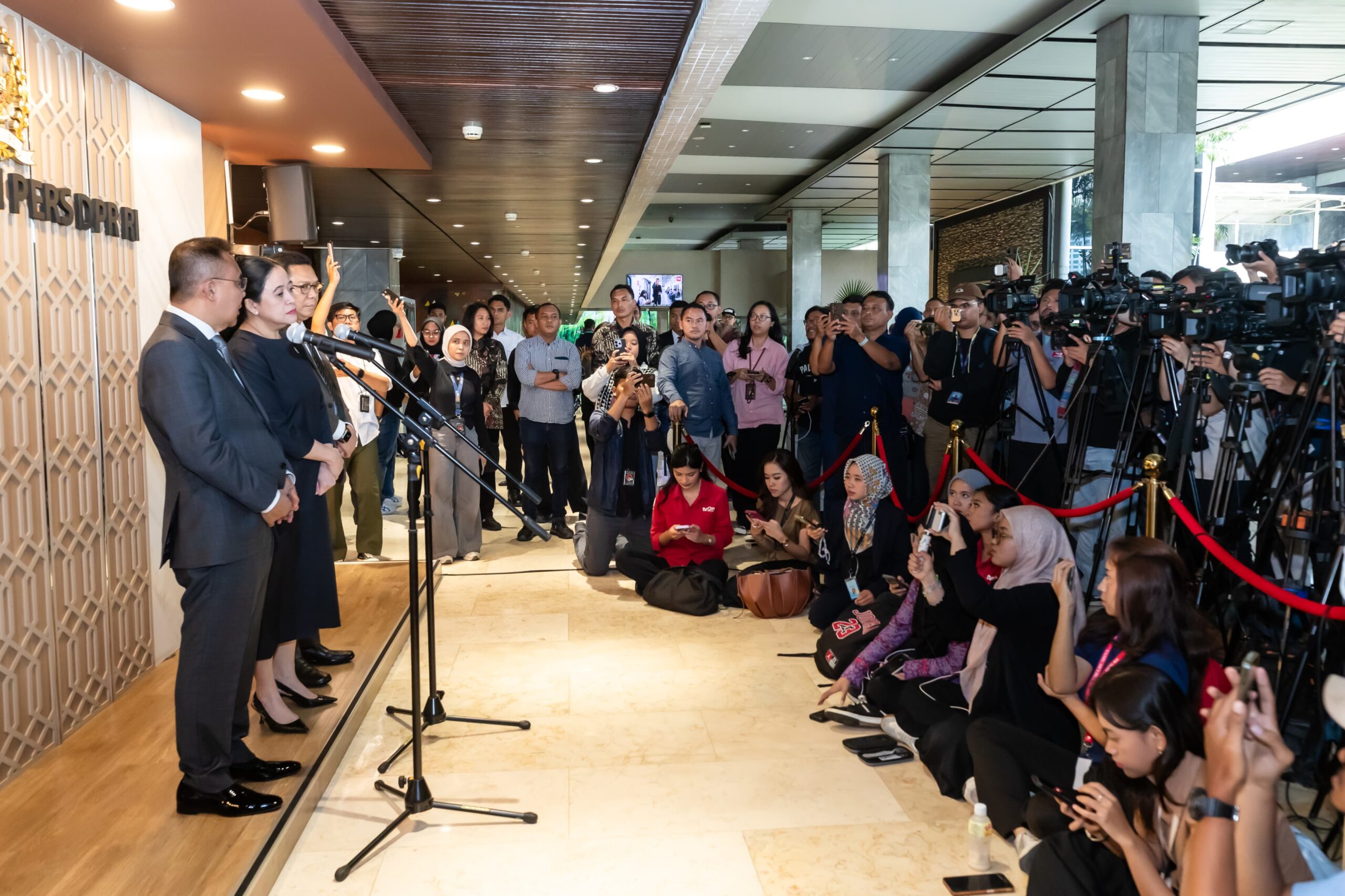 Doakan Korban Banjir Aceh-Sumatera saat Tutup Masa Sidang DPR, Puan Bicara Dedikasi Tim SAR dan Relawan* IMG-20251208-WA0131