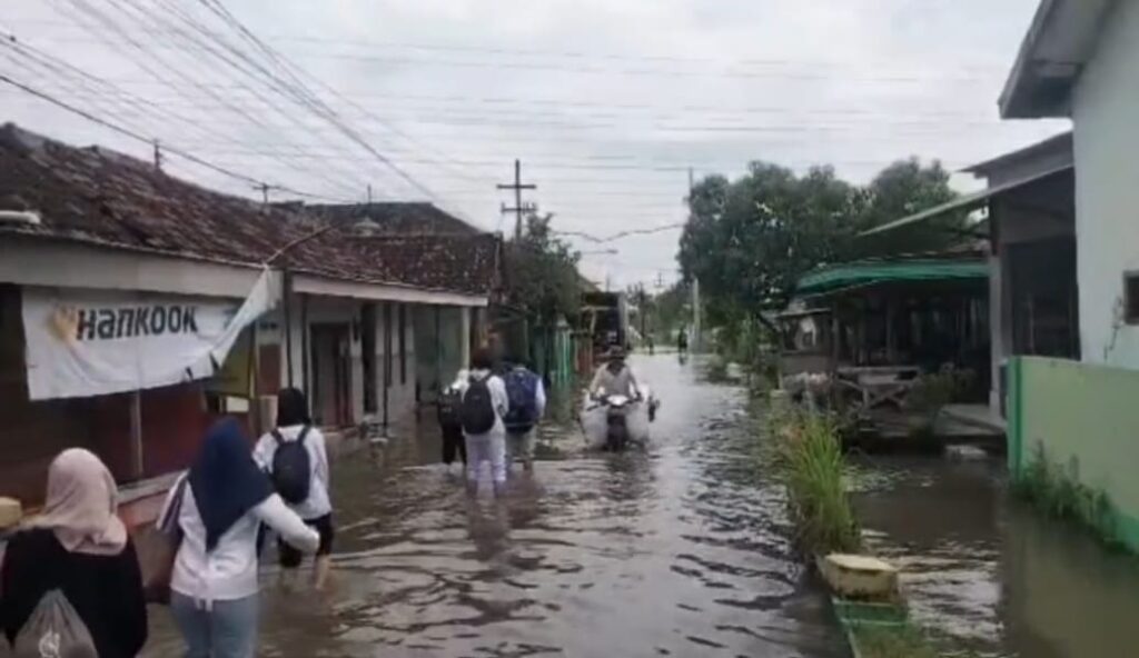 Hujan Deras Berjam-Jam, Tiga Kecamatan Di Pasuruan Terendam Banjir