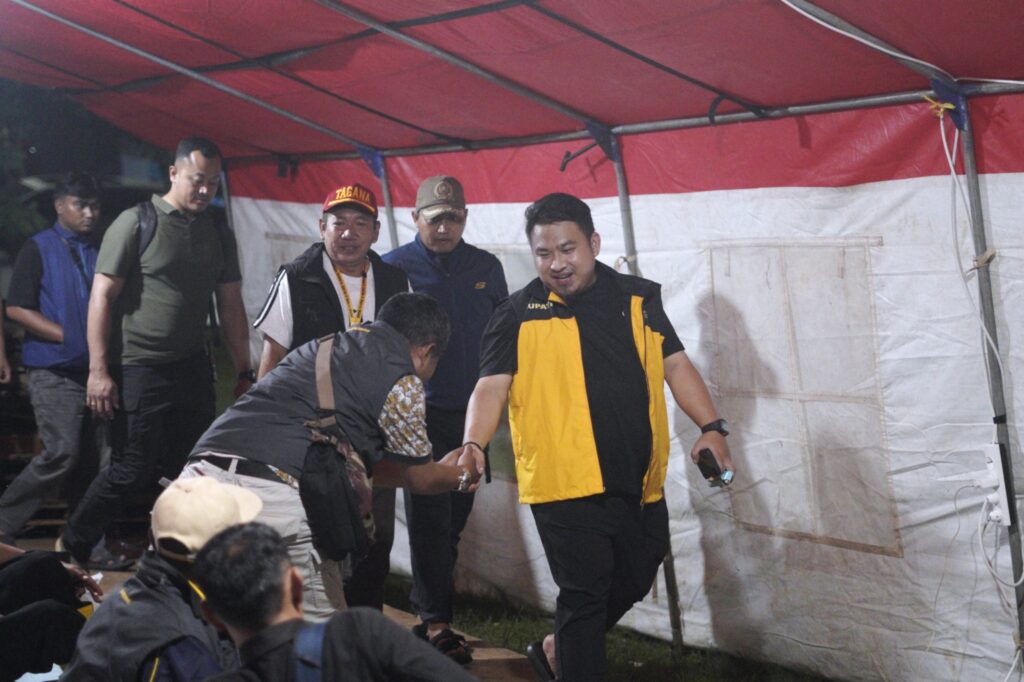 Bermalam di Pantura, Bupati Subang Kang Rey Pastikan Kebutuhan Warga Terdampak Banjir Terpenuhi