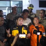 TENGAH MALAM TINJAU BOBOS, KANG REY PASTIKAN SELURUH WILAYAH TERDAMPAK HARUS TERSENTUH BANTUAN IMG-20260221-WA0118