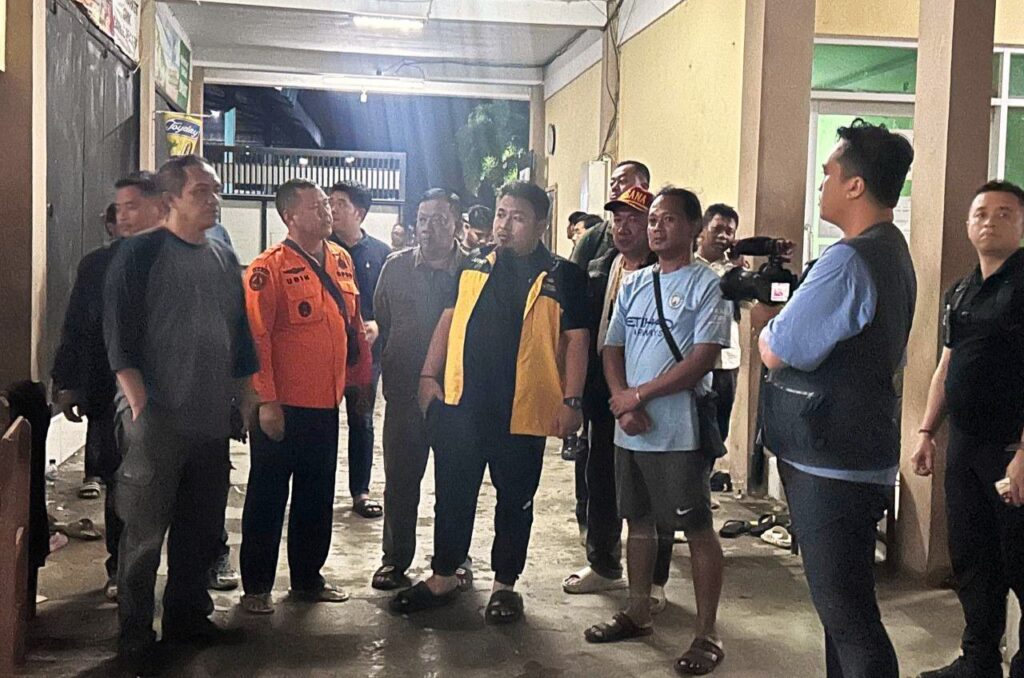TENGAH MALAM TINJAU BOBOS, KANG REY PASTIKAN SELURUH WILAYAH TERDAMPAK HARUS TERSENTUH BANTUAN