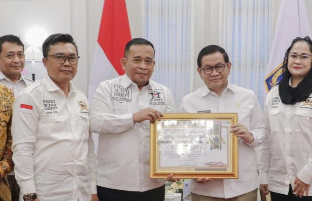 Pramono Anung Raih BPIKPNPARI Award, Bukti Kepemimpinan Berorientasi Pelayanan Publik