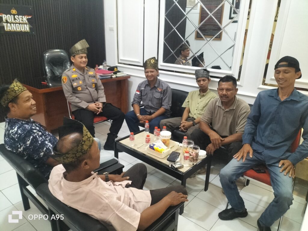 Pererat Sinergi, DPC RMRB Rohul Silaturahmi ke Polsek Tandun Bahas Program Penanaman Pohon