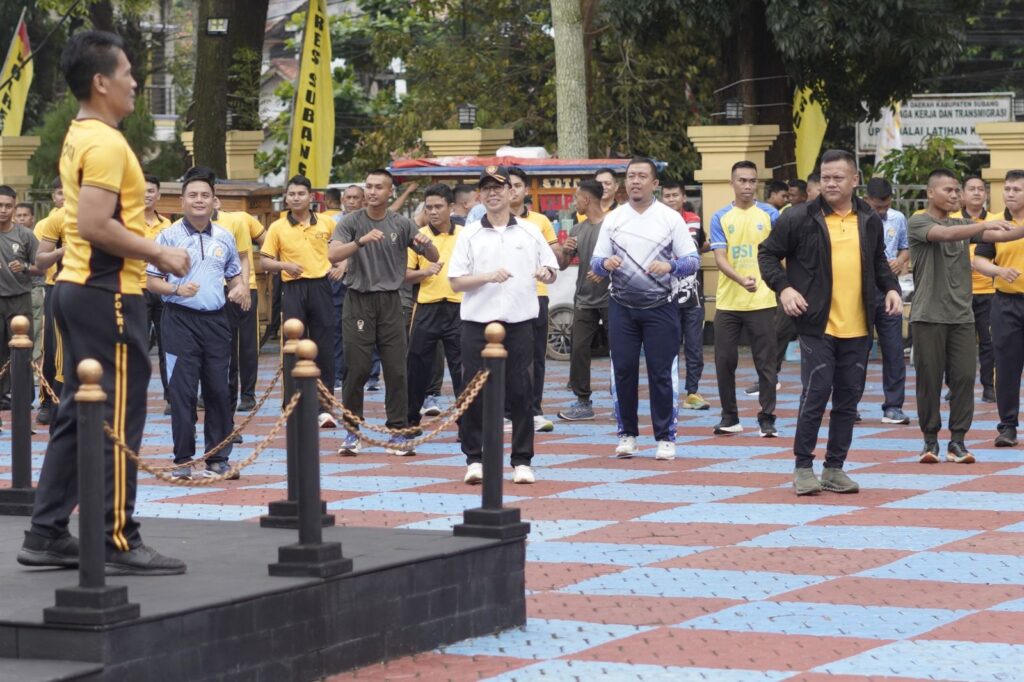 Sekda Di Mapolres Subang, Apel Pasukan dan Olahraga Bersama Dalam Rangka Hari Keselamatan dan Kesehatan Kerja (K3) Sedunia