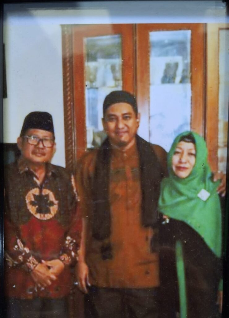 Teruskan Perjuangan dan Cita-cita Sang Ayah, Tokoh Pemuda Dadap Asim Dames Perkenalkan Yayasan Babah Dames Indonesia