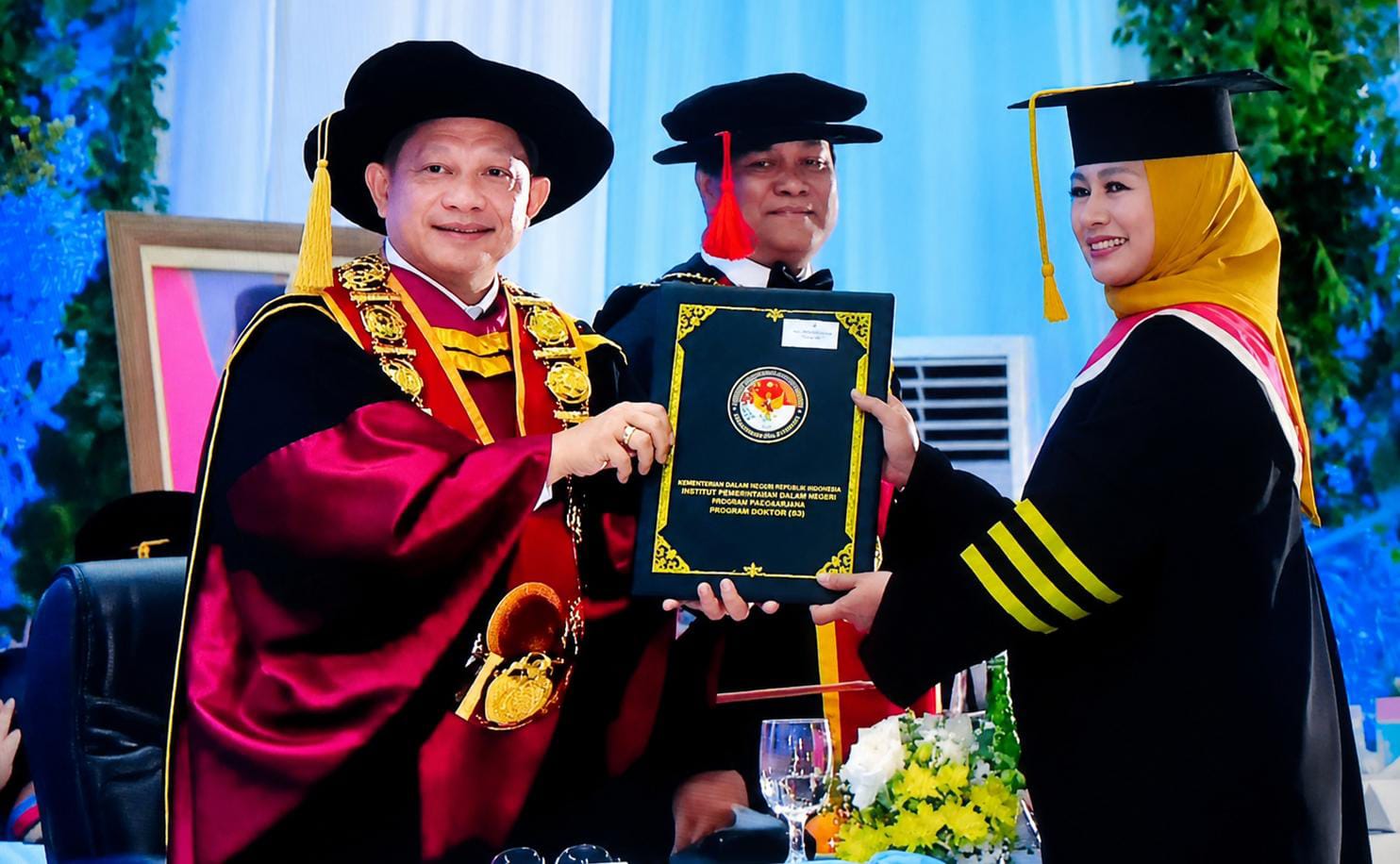 Resmi! Walikota Jakbar Iini Mutmainnah Raih Gelar Doktor Terbaik di Wisuda IPDN 2026