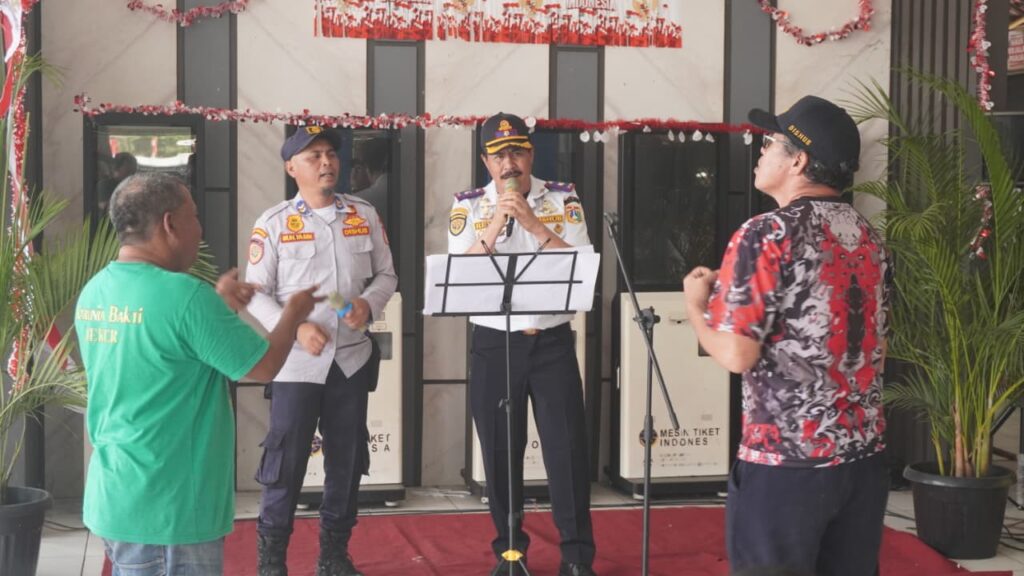 Unik! Terminal Kampung Rambutan Gelar Lomba Tarik Bus HUT RI ke-81