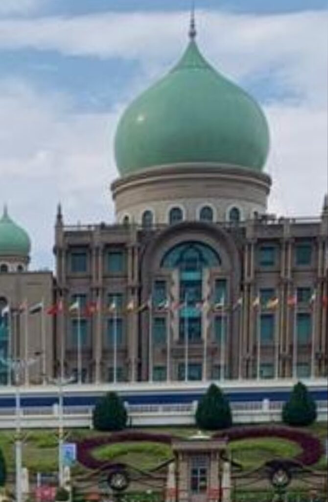 Putrajaya, Dari Gagasan Mahathir Hingga Andil Tenaga Kerja Indonesia