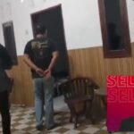 Warga Gerebek Oknum Kades Di Rumah Kos, Ratusan Warga Tuntut Mundur