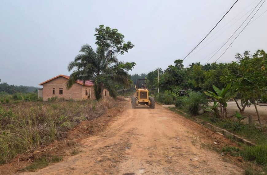 Jalan Meranti-Karet Ujungbatu Timur Diperbaiki, Akses Warga dan Jalur Produksi Kembali Lancar